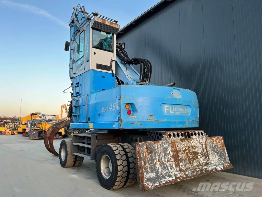 Fuchs MHL454 폐기물/산업 처리기