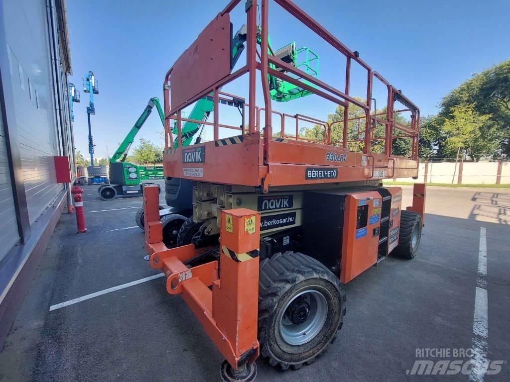 JLG 330 LRT 가위형 리프트