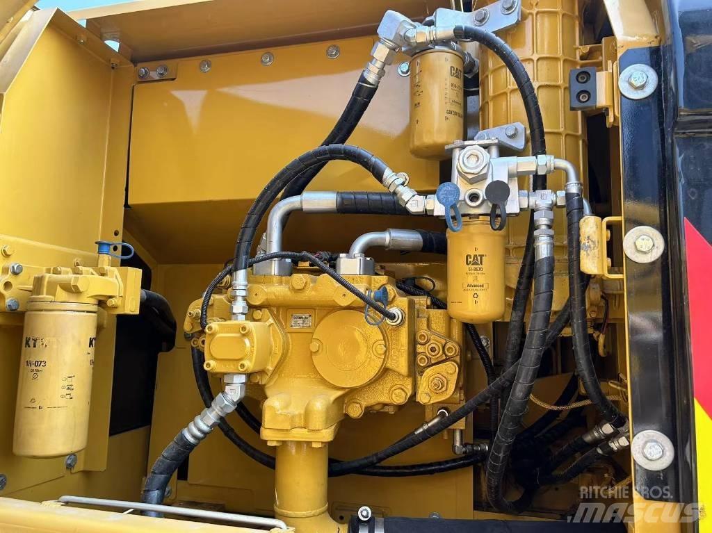CAT 320D2 중형굴삭기 7톤-28톤