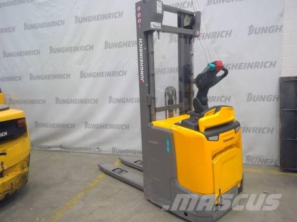 Jungheinrich ERC 212 보행식 리치 지게차