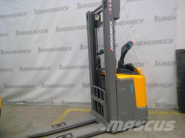 Jungheinrich ERC 212 보행식 리치 지게차