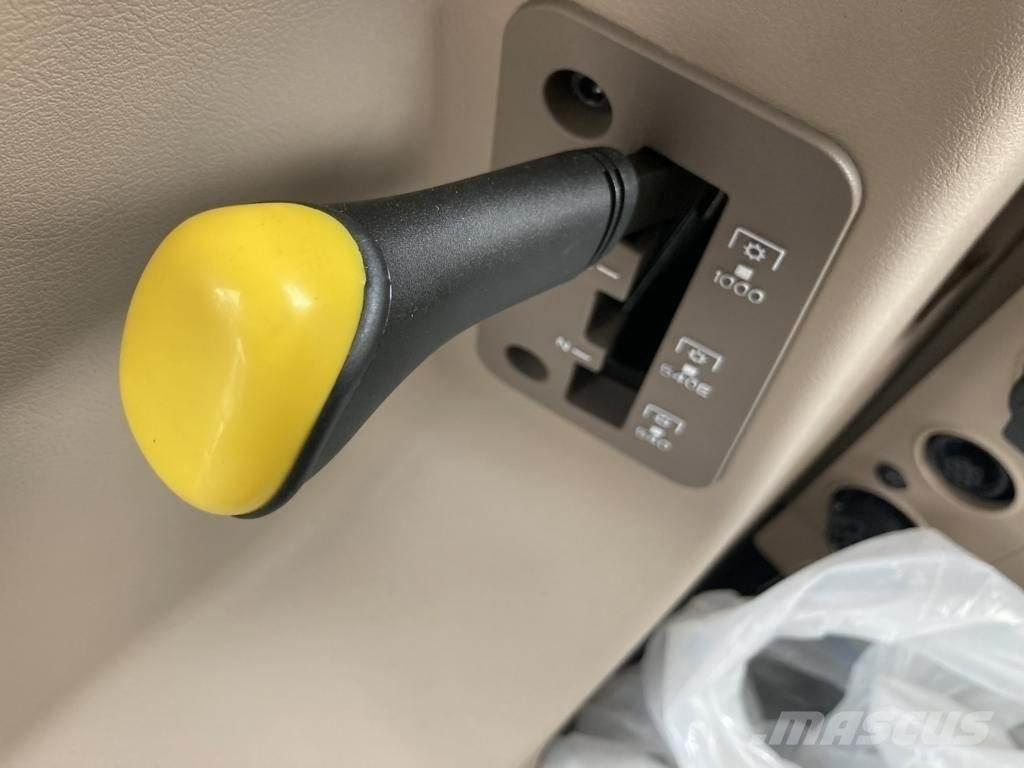 John Deere 6M240 트랙터