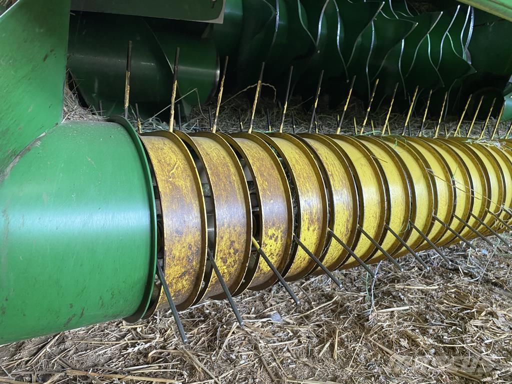 John Deere 623 원형 곤포기