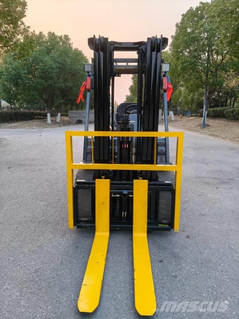 Komatsu 3.5t 디젤 지게차