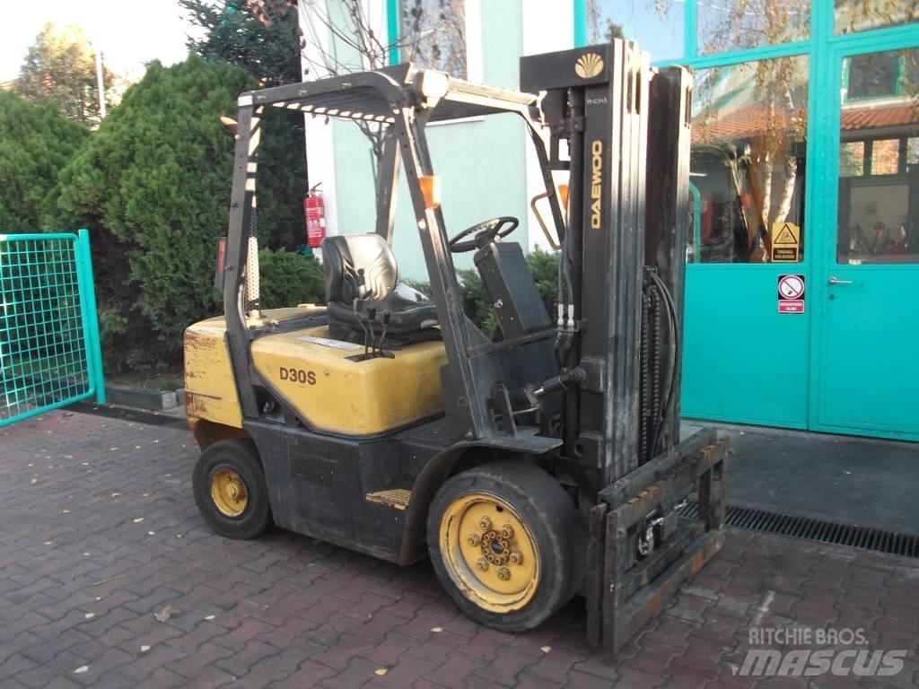Daewoo D30S3 V-2372 디젤 지게차