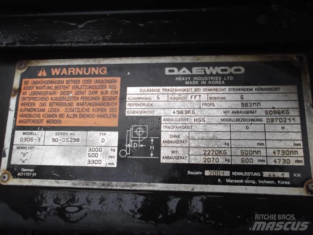 Daewoo D30S3 V-2372 디젤 지게차