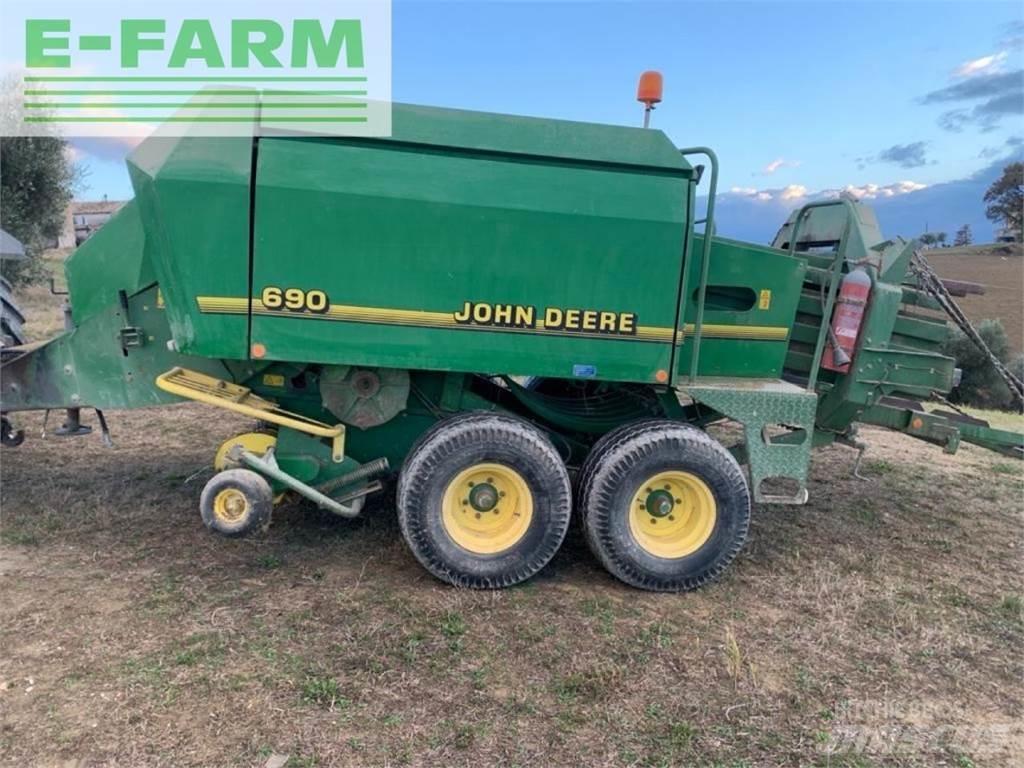 John Deere 690 각형 곤포기