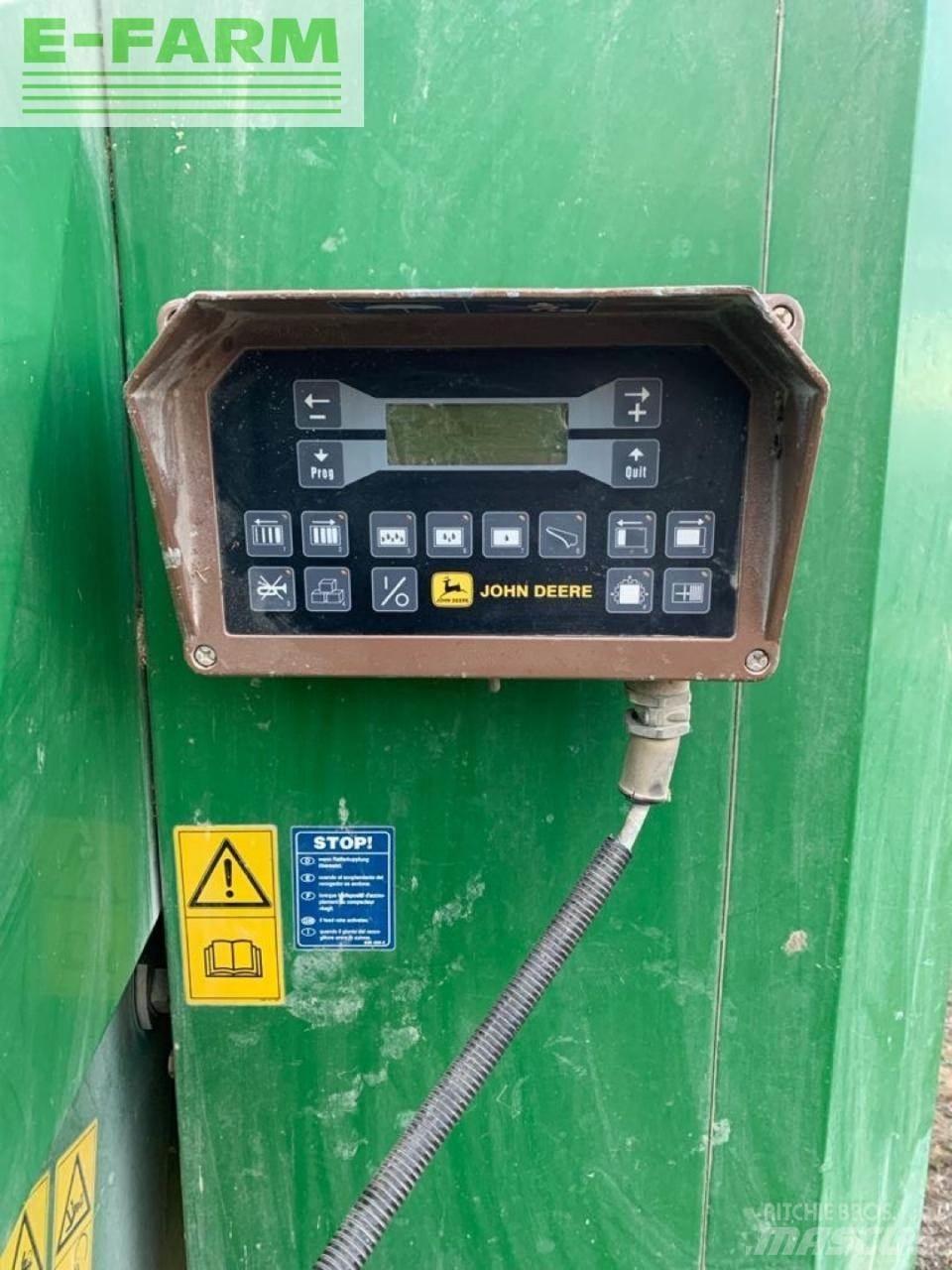 John Deere 690 각형 곤포기