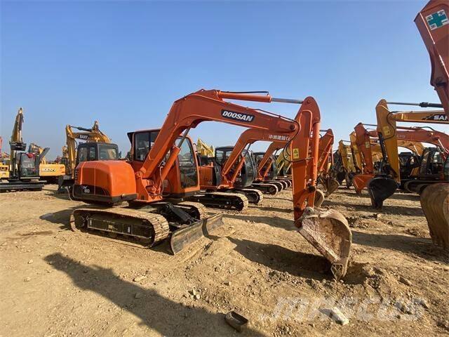 Doosan DX80 중형굴삭기 7톤-28톤