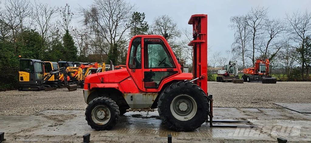 Manitou M26-4 t 험지용 트럭