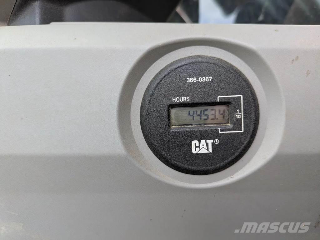 CAT 374F 대형 굴삭기 29톤 이상