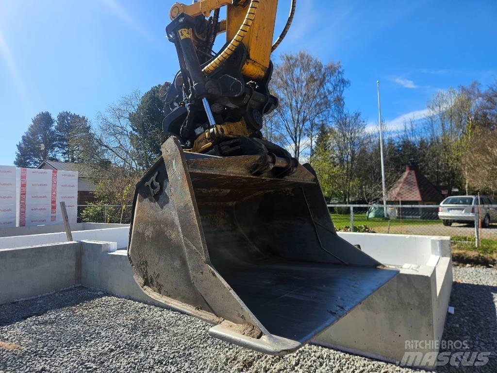 JCB 245 XLR 대형 굴삭기 29톤 이상