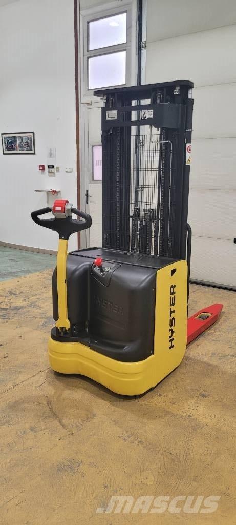 Hyster S 1.4 AC 보행식 리치 지게차