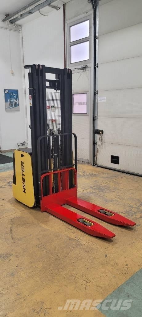 Hyster S 1.4 AC 보행식 리치 지게차