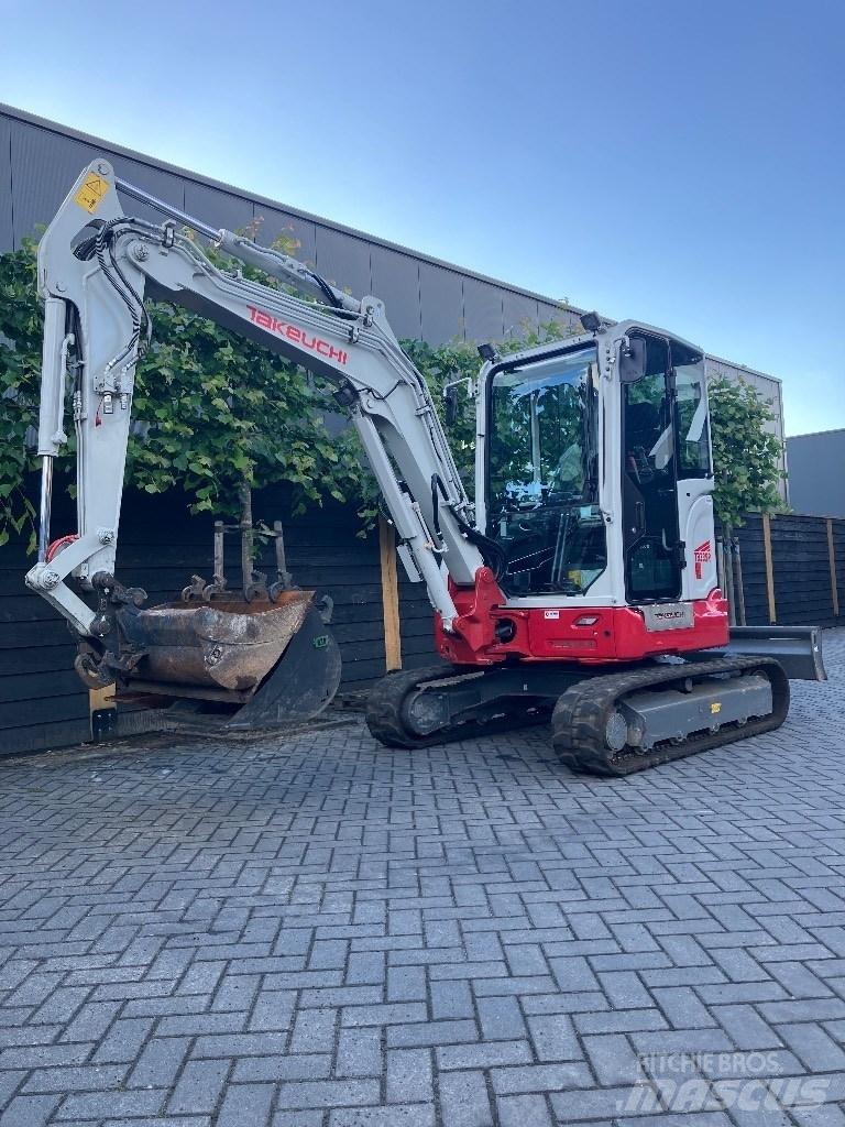 Takeuchi TB 335 R 소형 굴삭기 7톤 미만