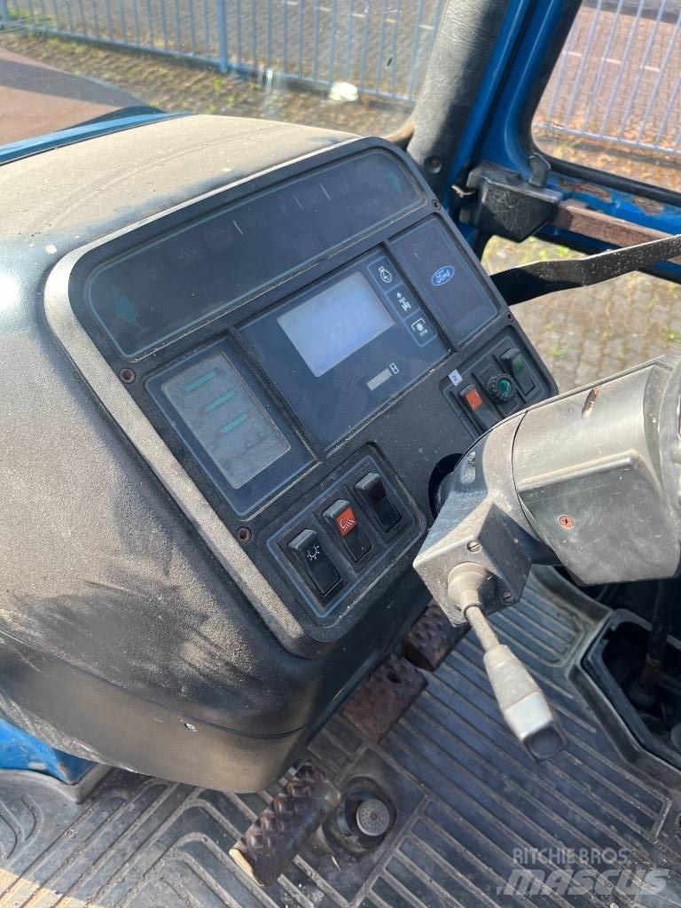 Ford 8210 III 트랙터