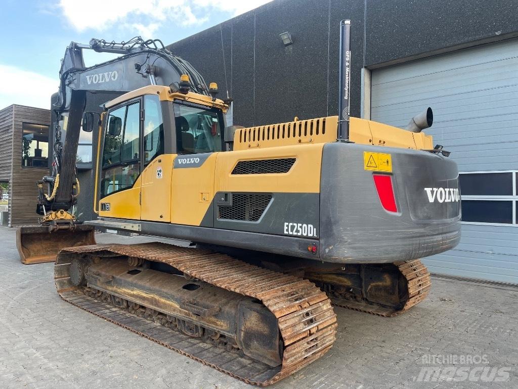 Volvo EC250DL 대형 굴삭기 29톤 이상