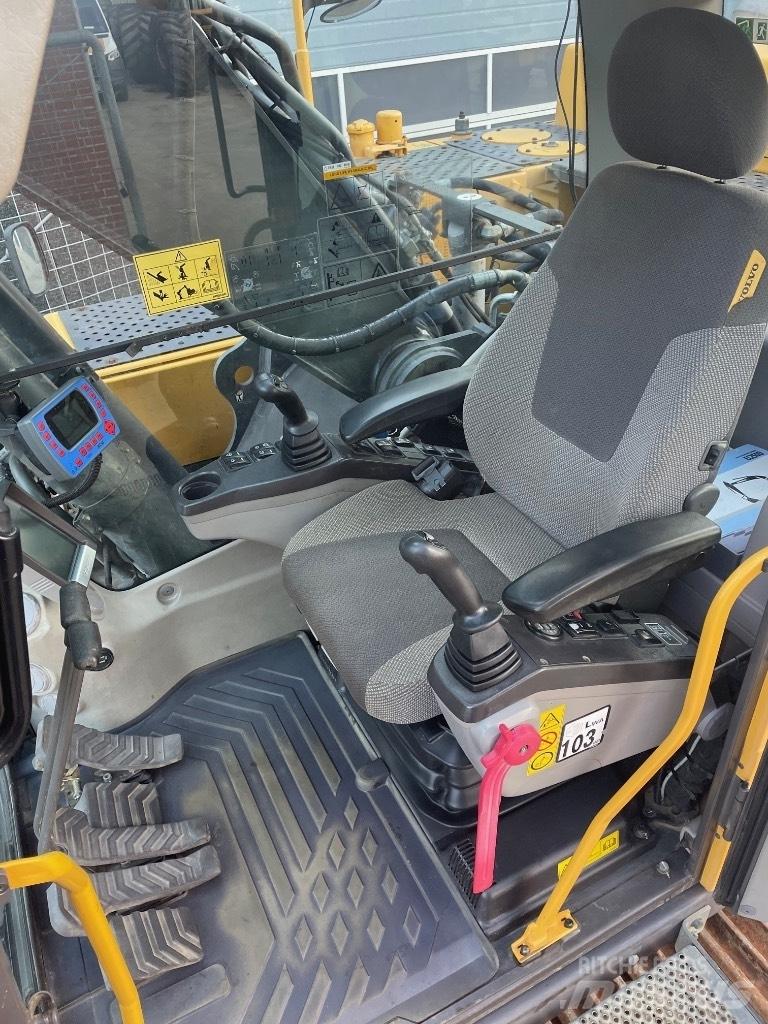 Volvo EC250DL 대형 굴삭기 29톤 이상