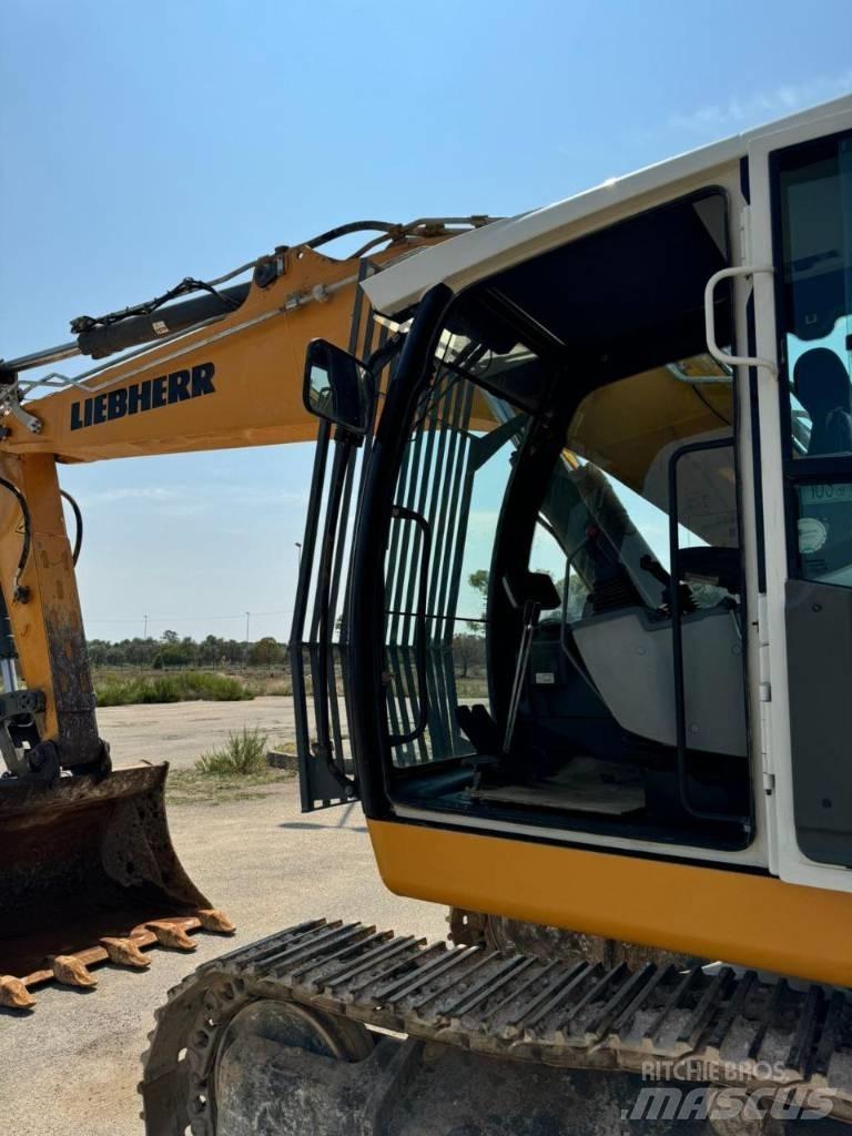 Liebherr 926 대형 굴삭기 29톤 이상