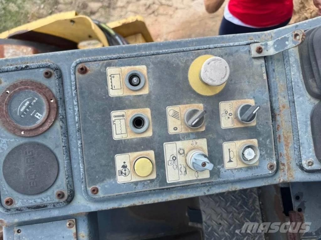 Bomag BW 211 P D-3 싱글 드럼 롤러