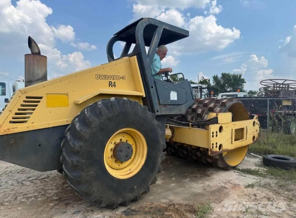 Bomag BW 211 P D-3 싱글 드럼 롤러