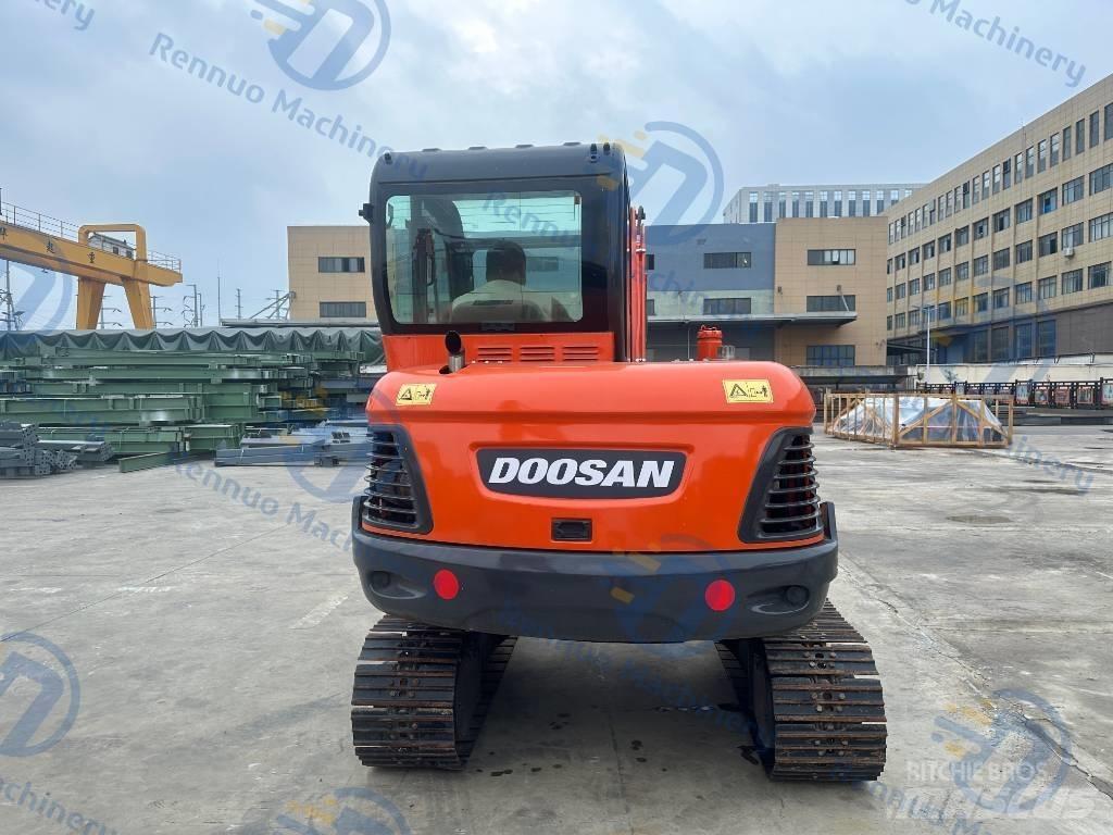 Doosan DX 60 소형 굴삭기 7톤 미만