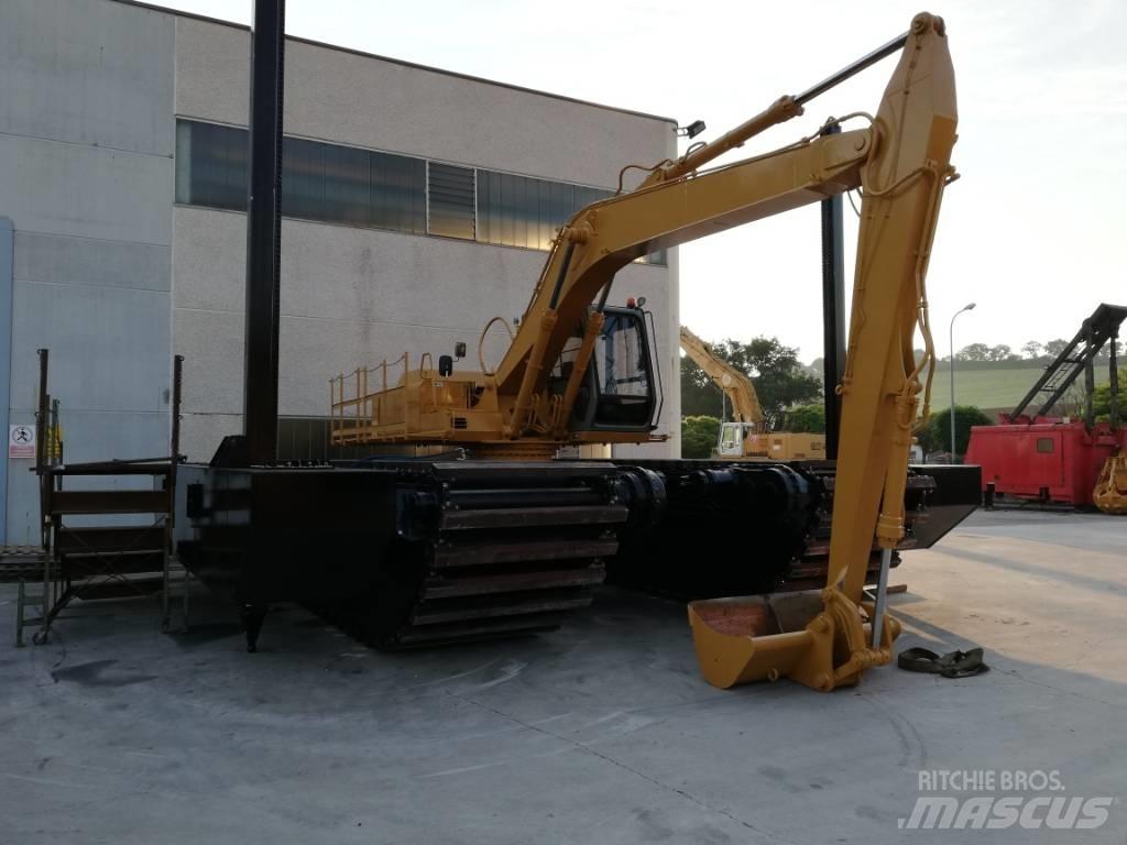 Hitachi MA 125 수륙양용 굴삭기