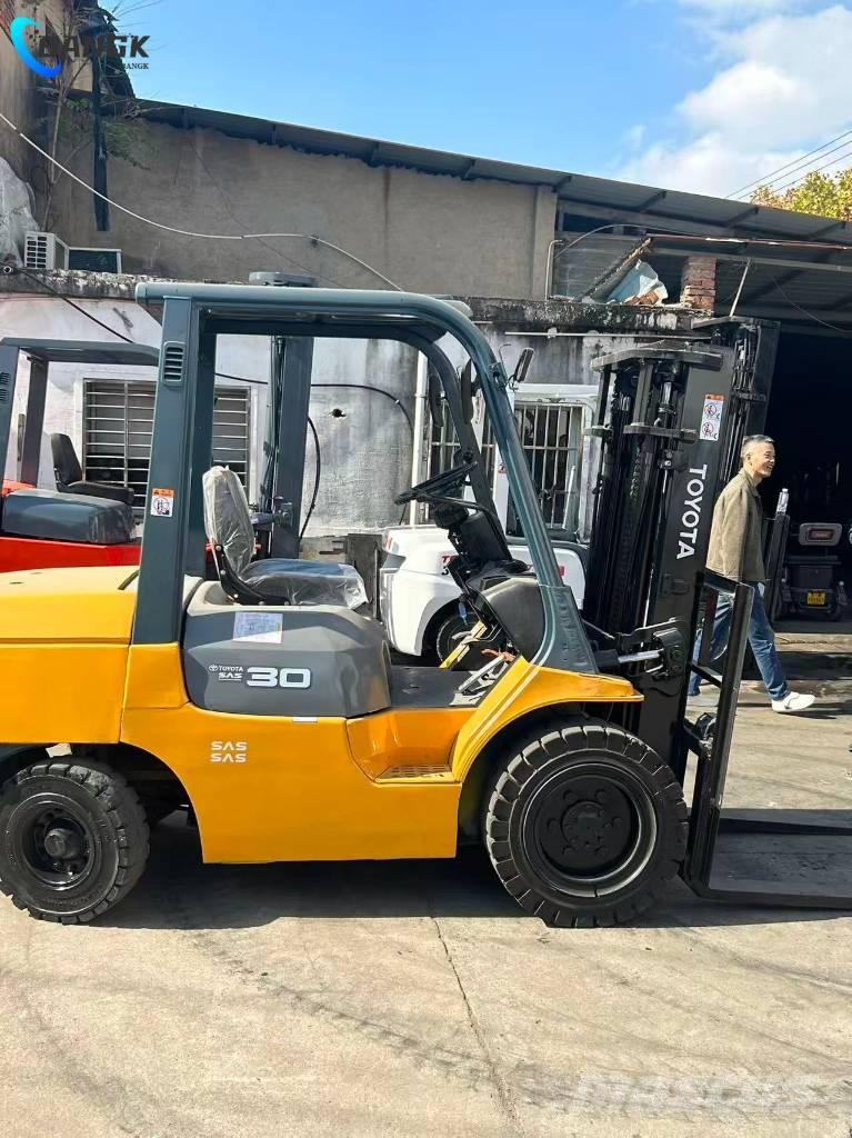 Toyota 7 FDN 30 디젤 지게차