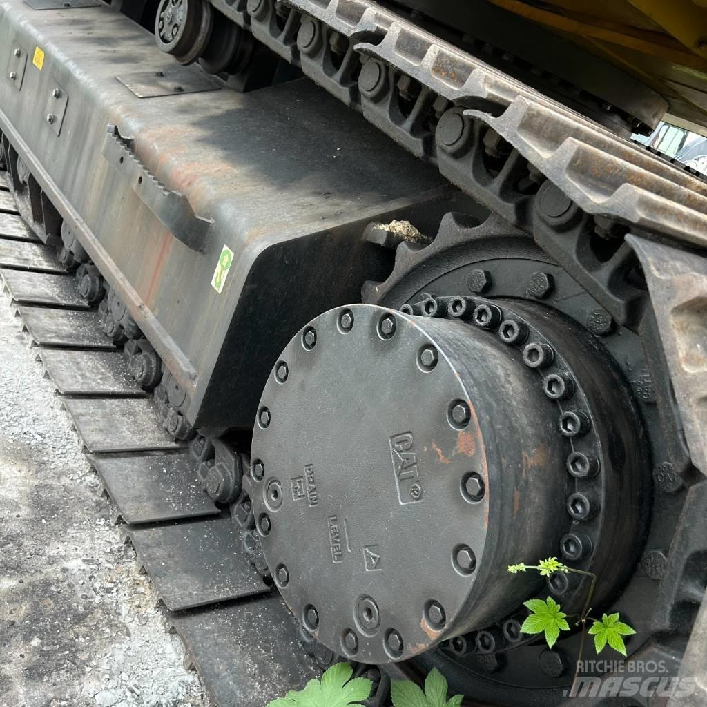 CAT 330D2 대형 굴삭기 29톤 이상