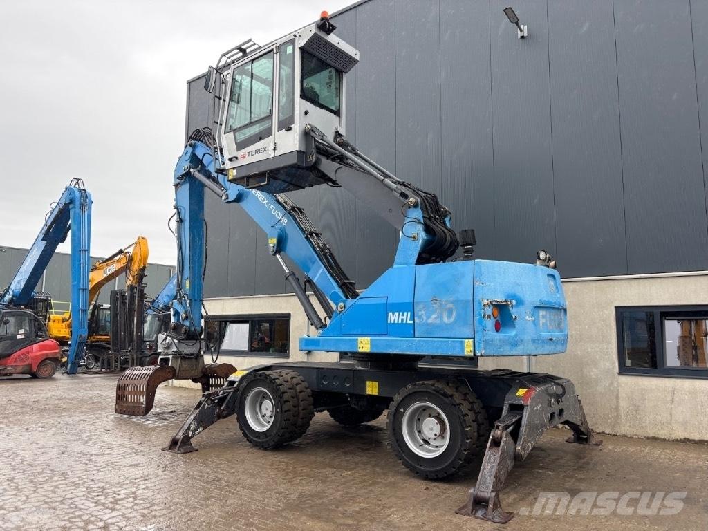 Fuchs MHL 320 D 폐기물/산업 처리기