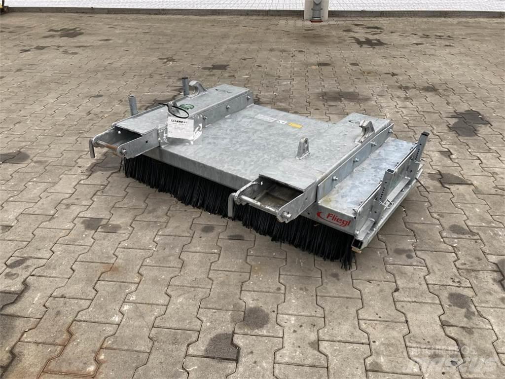 Fliegl Löwe 1,50m 도로 청소차
