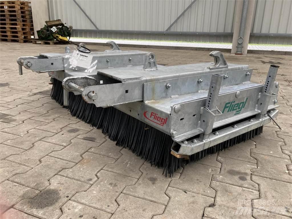Fliegl Löwe 1,50m 도로 청소차