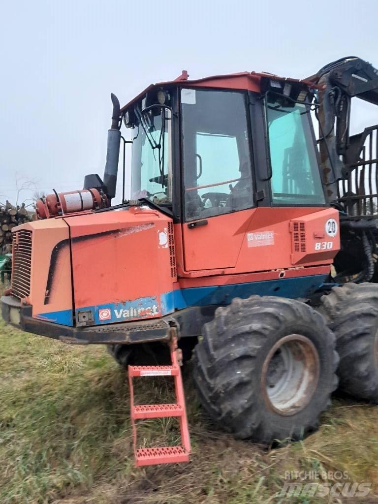 Valmet 830 원목 포워더