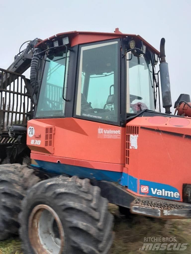 Valmet 830 원목 포워더