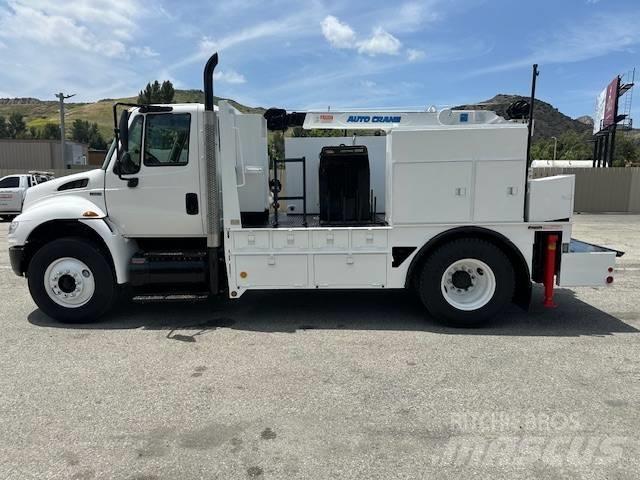 International 4300 시립/다목적 차량