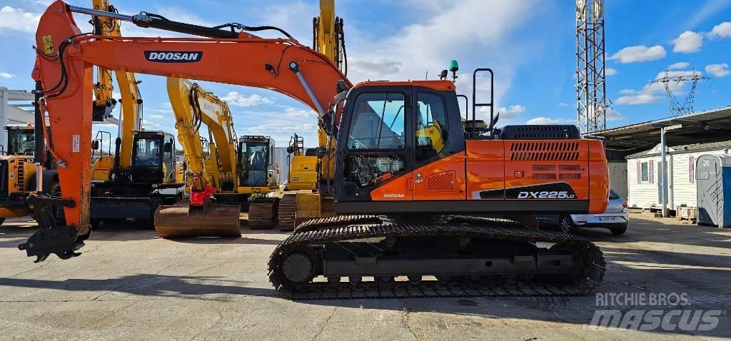 Doosan DX 225 대형 굴삭기 29톤 이상