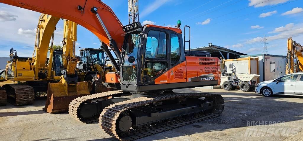 Doosan DX 225 대형 굴삭기 29톤 이상