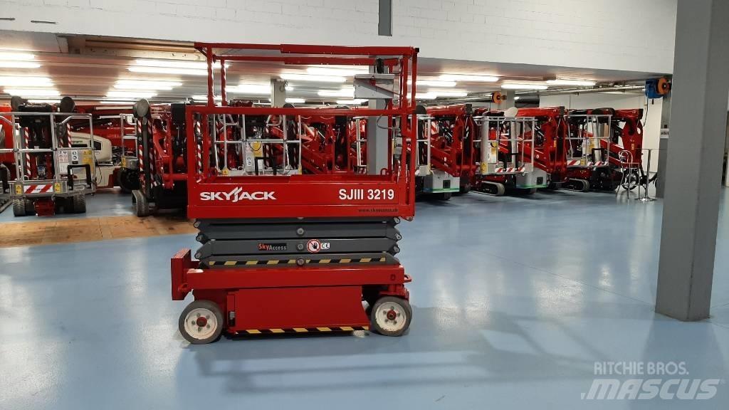 SkyJack SJIII 3219 가위형 리프트