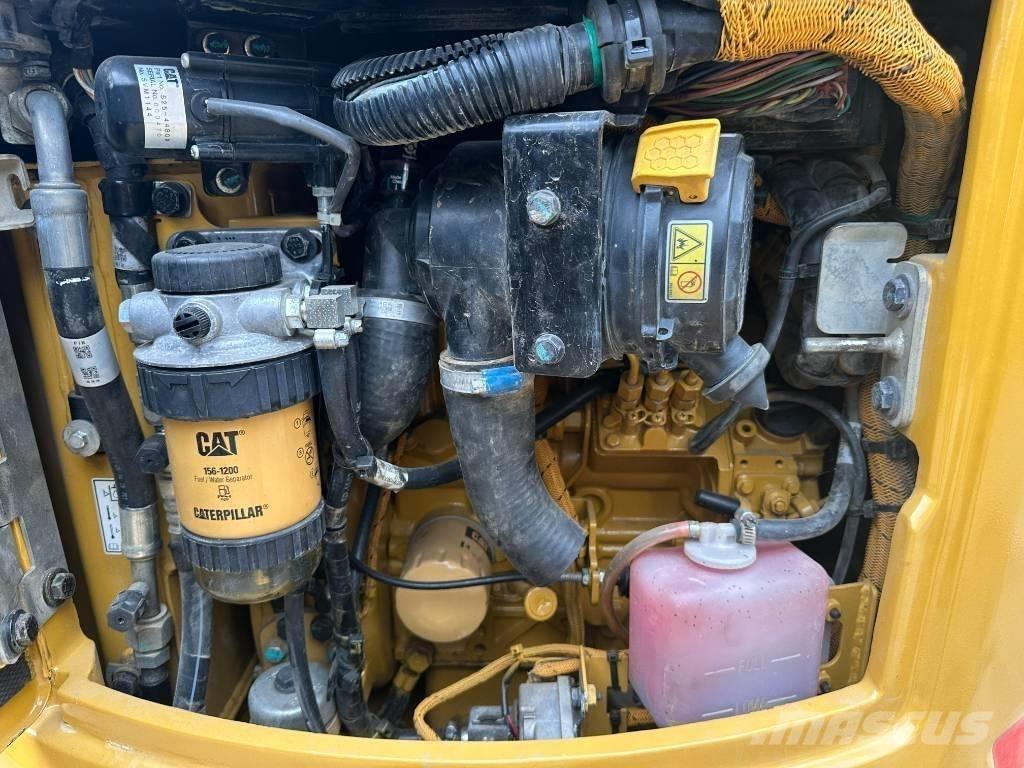 CAT 302 소형 굴삭기 7톤 미만