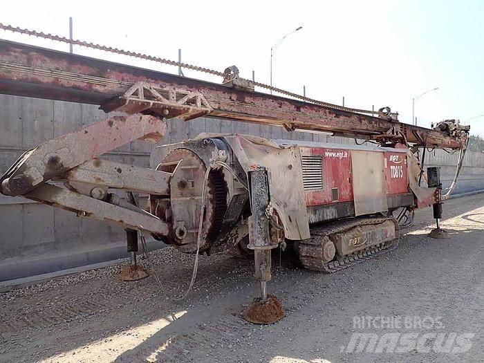 EGT TD815 도로 굴착기