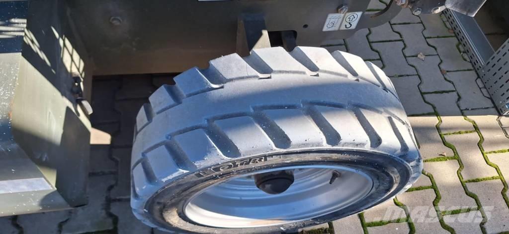 JLG M 3369 가위형 리프트