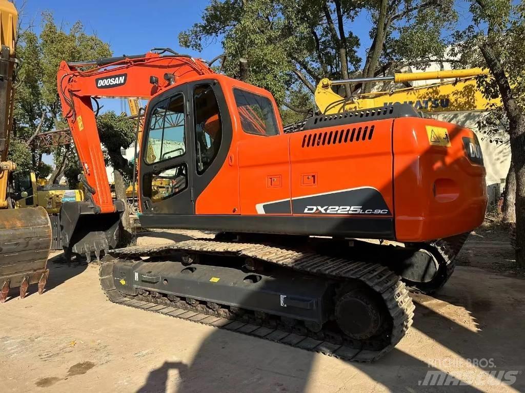 Doosan DX225-9C 대형 굴삭기 29톤 이상