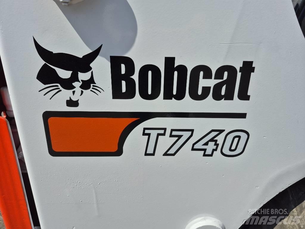 Bobcat T 740  스키드로더
