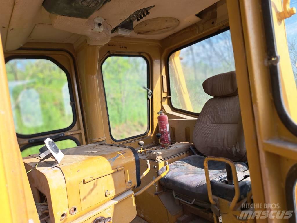 Komatsu D85A 크롤러 도저