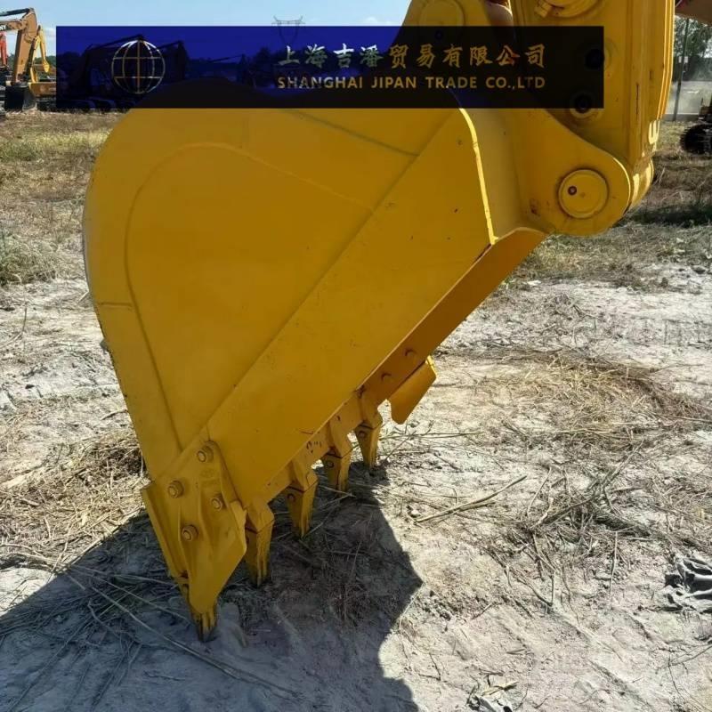 Komatsu PC 210 대형 굴삭기 29톤 이상