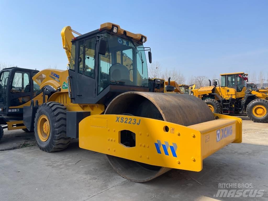 XCMG XS 223 J 싱글 드럼 롤러