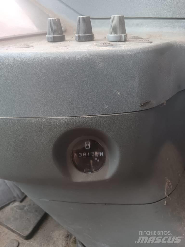 Hitachi EX135W  휠 굴삭기