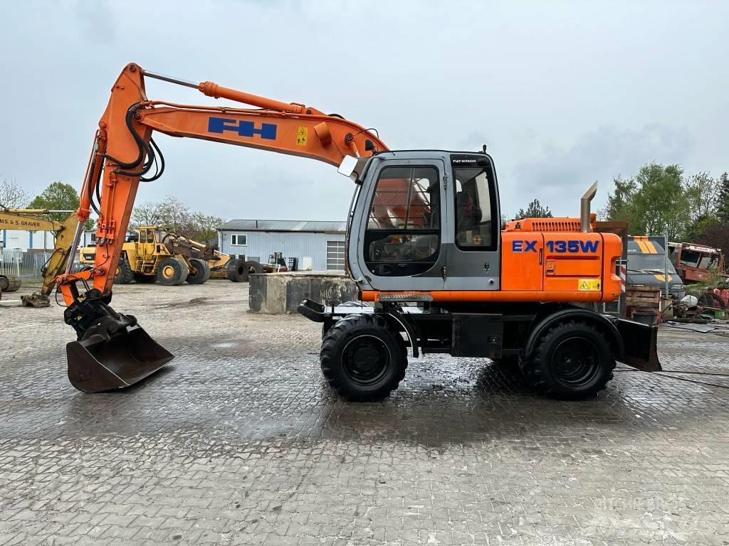 Hitachi EX135W  휠 굴삭기
