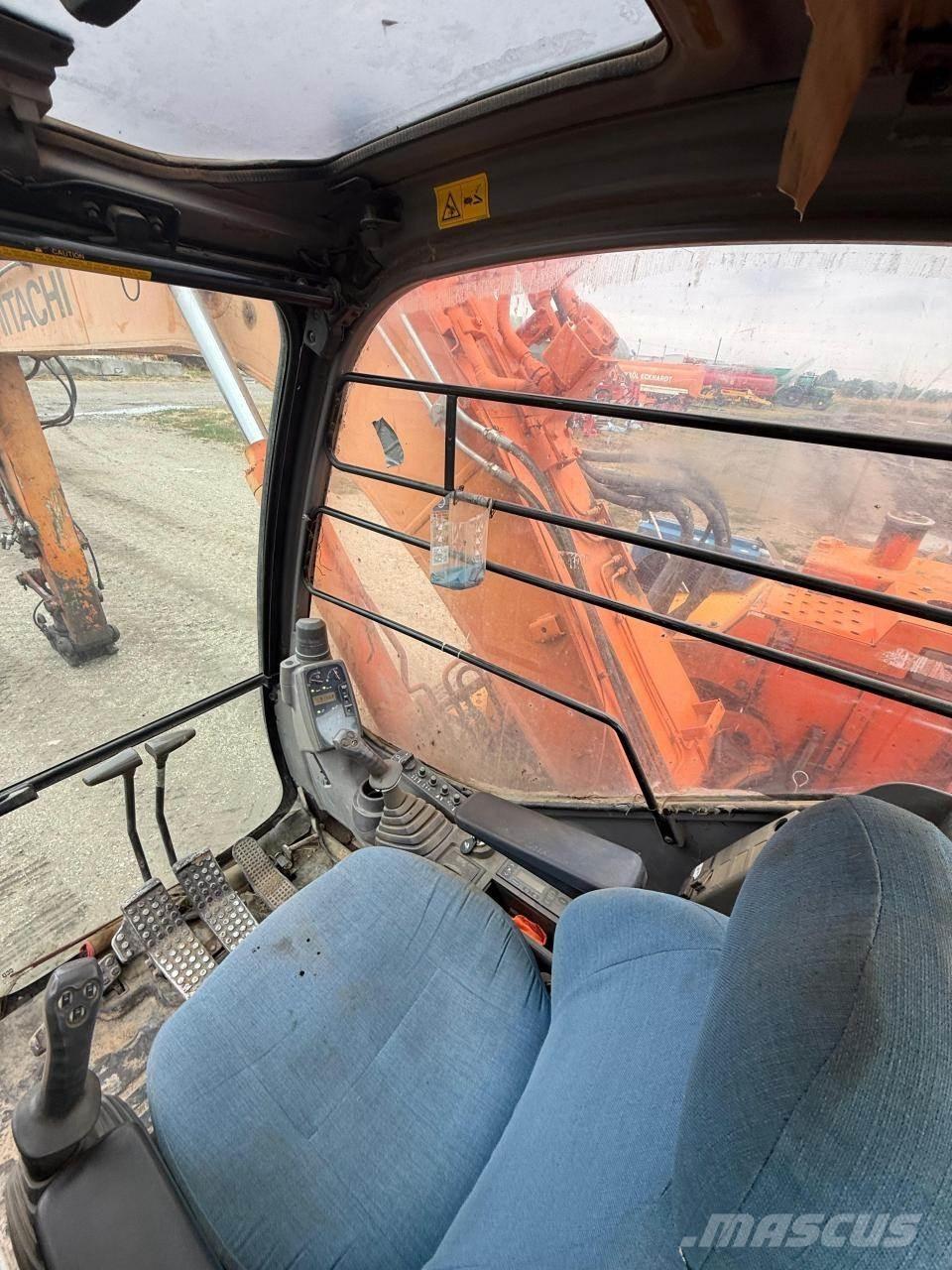 Hitachi ZX135US 대형 굴삭기 29톤 이상