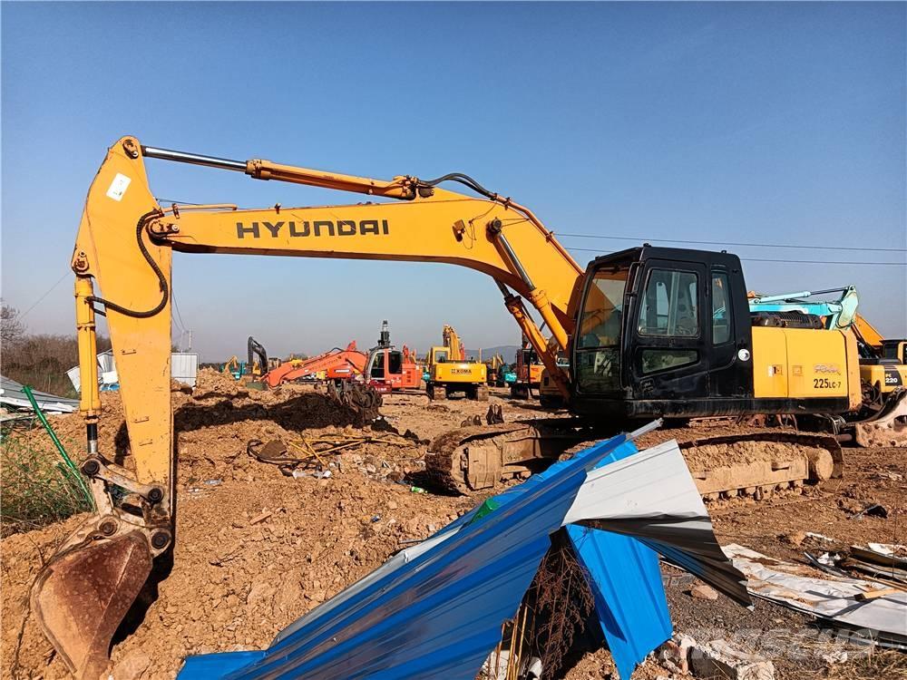 Hyundai R225LC-7 대형 굴삭기 29톤 이상